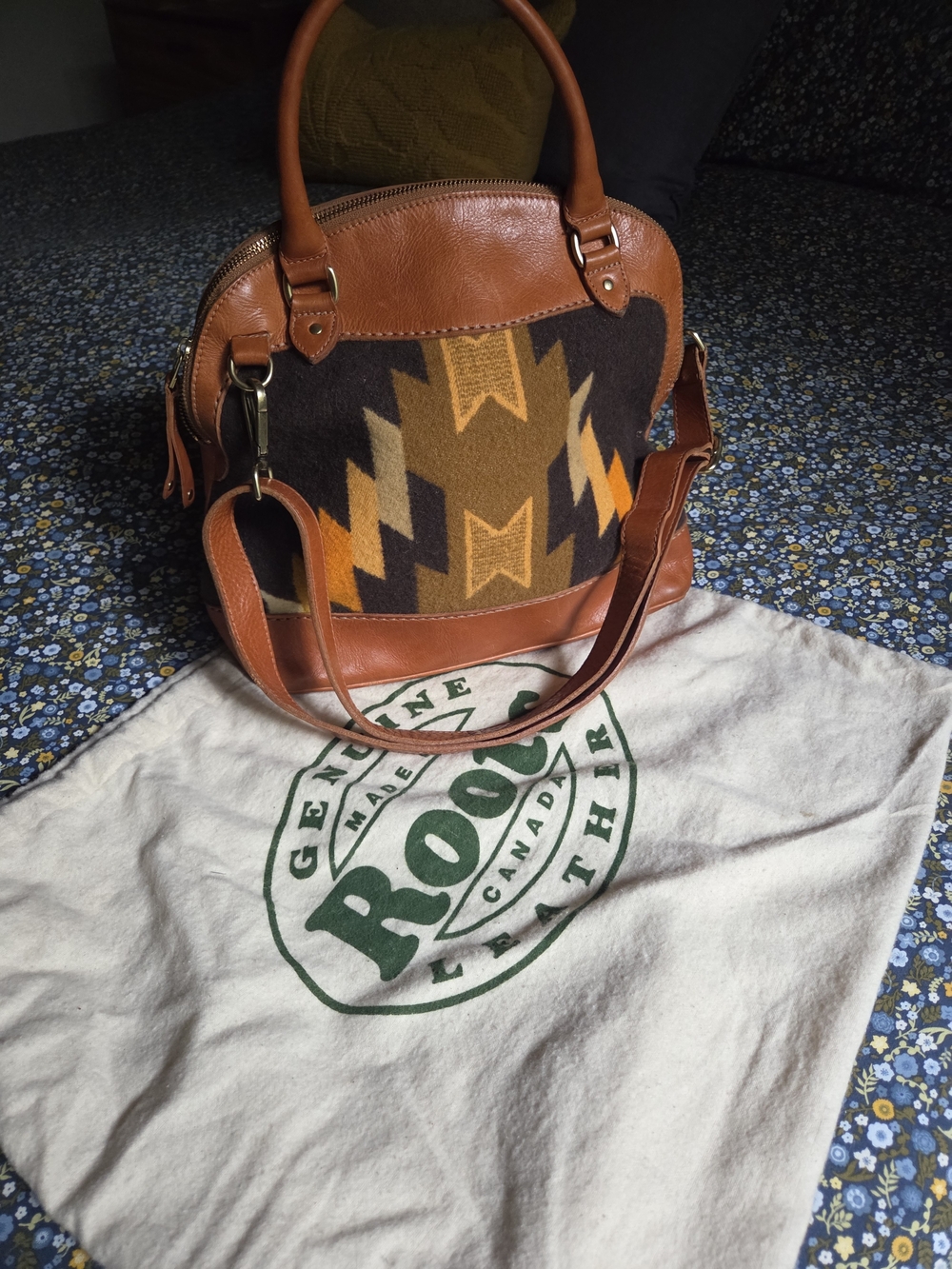 Stylish brown leather Roots/Pendelton limited edition Collaboration handbag - Picture 2 of 9